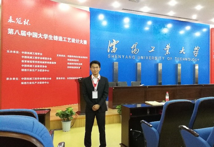 张振波同学参加现场答辩